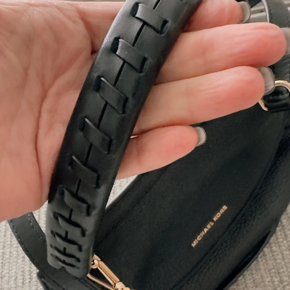 Michael Kors black pebble leather handbag crossbody. Like brand new - Picture 2 of 7